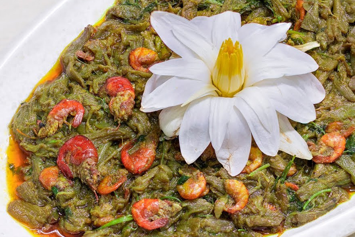 চিংড়ি দিয়ে শাপলা রান্নার সহজ রেসিপি